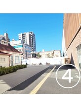 パレット 国立店(Palette)/可愛い建物の右側を通り