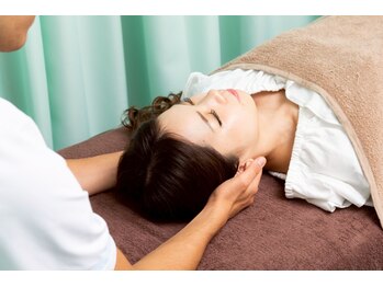 くわえ鍼灸整骨院の写真/繰り返す首肩の重さに。深層筋をゆるめ、骨格矯正で根本改善!スマホ首・デスクワーク疲れもスッキリ解消!