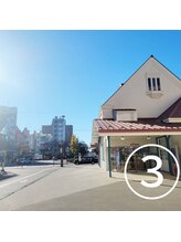 パレット 国立店(Palette)/可愛い建物の右側を通り