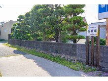 店舗進入口（道路より）