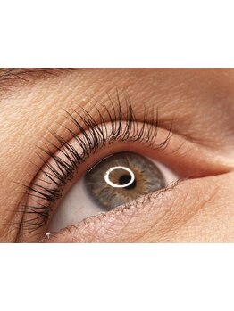 ナチュラル上品な目元にしたい