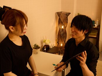 トトノエ スパ(TOTONOE SPA)の写真/【初めての女性も安心◎丁寧な接客】温かい笑顔と圧倒的な技術力が自慢のお店！女性スタッフも在籍◎