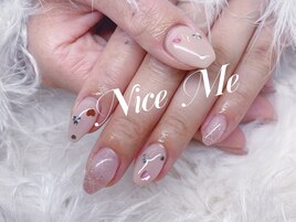 ピンクのガーリーハートネイル