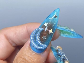 エメリーネイル(emelee nail)の写真/【完全個室空間】フォルムにこだわった自然な長さ出しで綺麗な指先へ＊長さ出しで可愛いアートも楽しめる♪