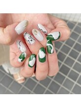 グラマラス アンジェアイ 荻窪店(glamourous ange eye)/左右非対称ネイル