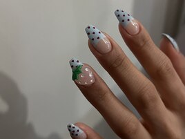 いちごフレンチネイル
