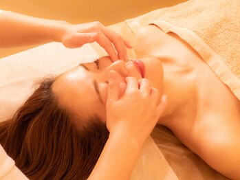 ドゥ ボーテ(de beaute)の写真/【ほうれい線サヨナラ】下がった頬肉やもたつく口元をキュっと引き上げ◎筋膜リリース＆ラジオ波で脂肪燃焼