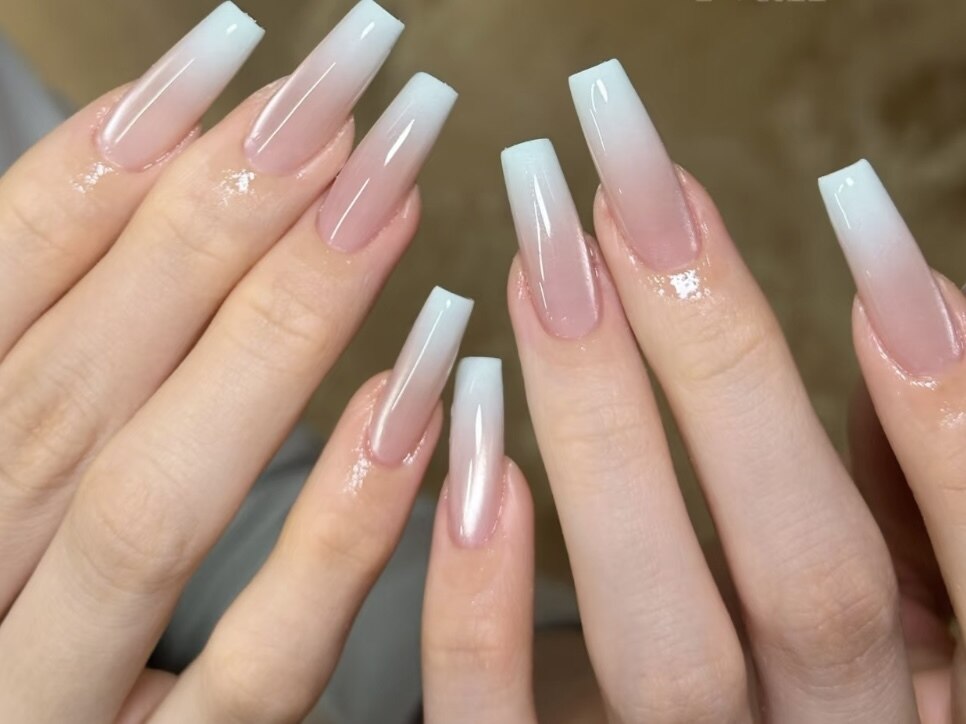 2026年冬トレンド】ブルー ハンド ロングのネイルデザイン集｜人気順