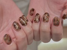 サイン(sin.)/ブラウンニュアンスネイル