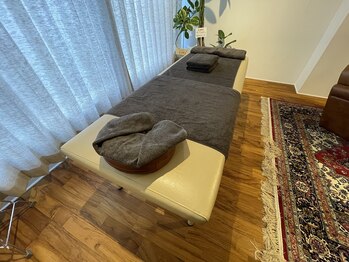 スウィッチ(SWITCH)/ベッドで施術開始！