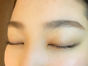 スティル ヘアアンドアイラッシュ(STILL hair & eyelash)の写真/お顔の印象が変わるアイブロウの施術で、一気に垢抜け眉に♪パリジェンヌとのセットメニューもご用意◎