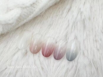 エミルカ(EMILUCA)の写真/派手すぎない、上品で可愛いシンプルネイルが得意なサロン♪