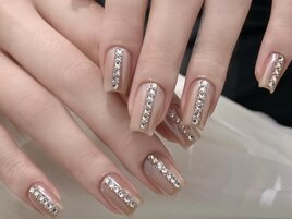 繊細で大人カワイ韓国ネイル