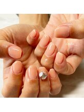 ネイルサロン イントゥ(into_)/ちゅるん　ワンカラー　ビジュー