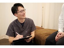 鶴ヶ島たから整骨院の雰囲気（丁寧な検査説明をし、不調を根本から改善します！）