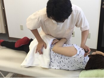 ボディケアハウス(Body care HOUSE)の写真/【骨盤の開きによるぽっこり下腹や猫背も改善！】歪みを整え、日常生活を快適に！肩こり首こり腰痛改善◎