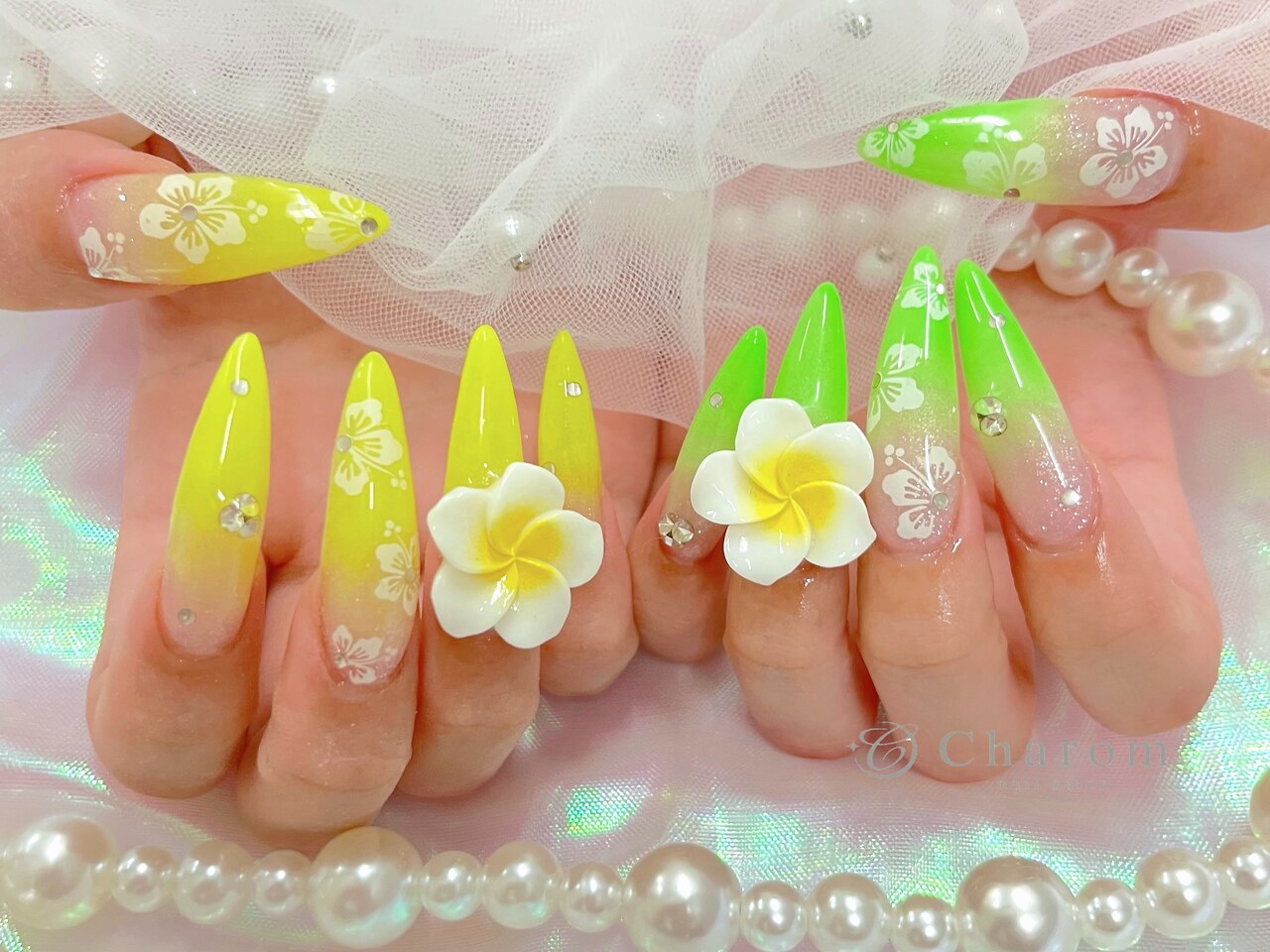 2025年-2026年冬トレンド】イエロー カラーグラデーションのネイル