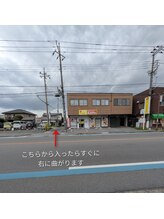 リュウール(Lueur)/駐車場入口
