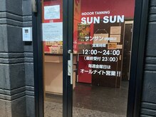 こちらが入口です。到着時、スタッフがお出迎え致します！