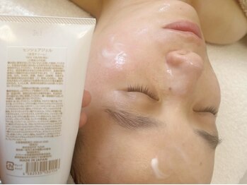 サロン ド アヤ(salon de Aya)の写真/≪次世代のエイジングケア≫話題の成分ヒト幹細胞培養液を導入。細胞を活性化させ肌自らの美の力をサポート