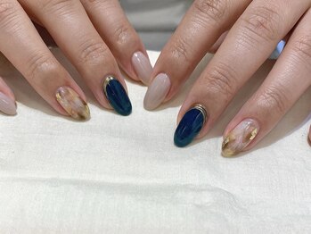 ネイルズ ララ(nails Lala)/深めカラー。