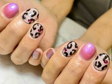 アイボリー(ivory)/ヒョウ柄ネイル