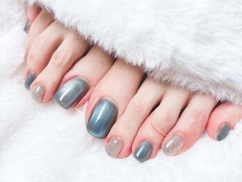 ネイルドゥマルシェ(Nail du Marche)の写真/ワンカラーや親指アートで、サンダルにも映えるフットネイルへ☆さらに角質ケアで毎日頑張る足元にご褒美♪