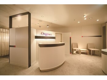 オングレース 阪急17番街店の写真/大人女性にぴったりの品のあるデザイン多数！お仕事や家事で派手なネイルができないOLさんや主婦の方にも♪