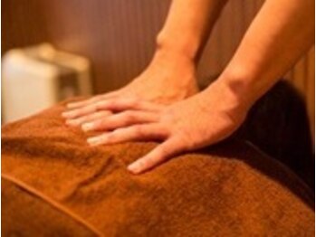 キモチドコロ プレミアム(premium)の写真/【首・肩のつらさに、効かせる一手!!】ツボを知り尽くしたプロの手技で、深く、的確に、ほぐします。