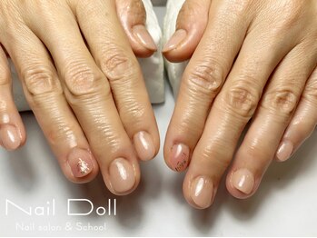 ネイルドール(Nail Doll)/馴染みの良いカラーでグラデ