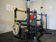 パーソナルジム縁の雰囲気（専門の器具で本格的にトレーニングができる環境です）