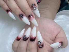 痛そうなネイル