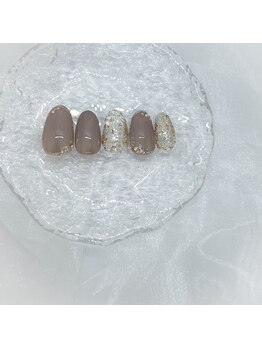 ¥7.800　囲みネイル（加藤り）