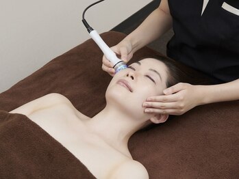 ビハース(Salon BEHARS)の写真/小顔コルギ×ハイパーナイフの本格ケアを松戸で体感。フェイスラインを整えてワンランク上の美しさへ♪