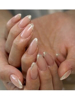 ティーズ(T's)の写真/大人の手元を美しく魅せる、上品ネイル