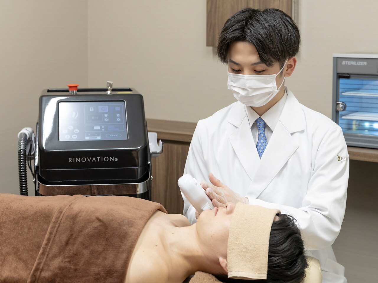 【痛み極少ヒゲ】初めての方限定｜ヒゲ脱毛 97%OFF〈900円〉