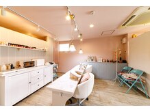 ソラネイル(Sola nail)の雰囲気（ハンドの施術スペース♪サンプルは数多くご用意しております♪）