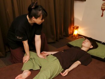 サンティ 心斎橋店/[タイ古式]腰痛/反り腰