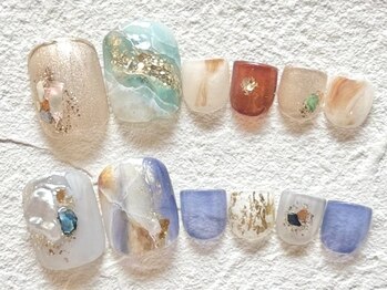 フェリーチェ(Felice)の写真/ハンドネイルや派手ネイルが出来ない方も◎240色の豊富なカラーをご用意!繊細アートも得意♪