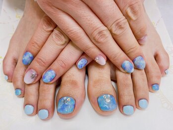 レインボートライブドゥネイル(rainbow tribe deux NAIL)の写真/【ハンド＆フット同時施術OK！角質ケアも◎】最旬のトレンドデザインも人気！フットでオシャレを満喫♪