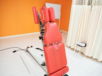 れもんせっこつ院 岐阜本院/トムソンベッド/猫背骨盤矯正