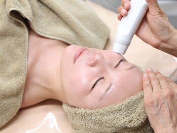 ジュエルビューティー(Jewel Beauty)の写真/大阪で2店舗しか取扱の無いフェイシャル最新機器使用☆完全個室のプライベート空間でお肌のお悩み改善♪
