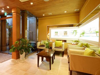 ビューティースタイリング 自由が丘店(beauty styling)/【サロン】木目調リラックス空間