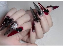 ラッキー(Lucky)/黒赤デザインネイル