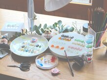 アトリエのような空間で、大人可愛いデザインをご提案＊