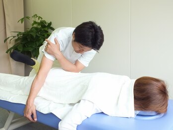日高カイロプラクティックの写真/慢性的に悩んでいる腰の痛みを根本改善！熟練の技・骨格矯正で施術後の身体の軽さや爽快感に感動☆