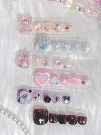 フットネイルもゴテゴテに☆