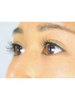 ナチュラル上品な目元にしたい