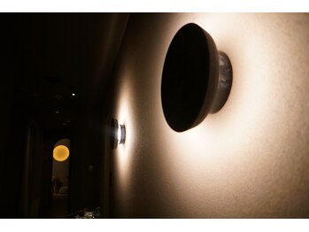 マイナヴィラ 人形町店(myna villa)/扉を開けると異空間