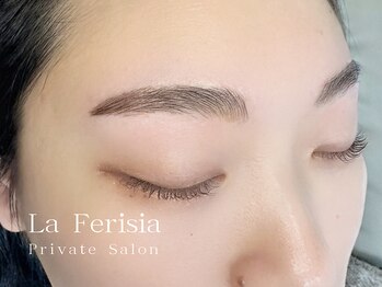 ラ フェリシア(La ferisia)の写真/眉でお顔の印象が変わる♪【ハリウッドブロウリフト】お顔の印象を決める眉のお手入れはプロにお任せ！